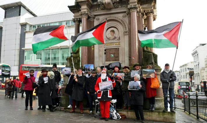 وقفة تضامنية مع القضية الفلسطينية في مدينة برايتون البريطانية