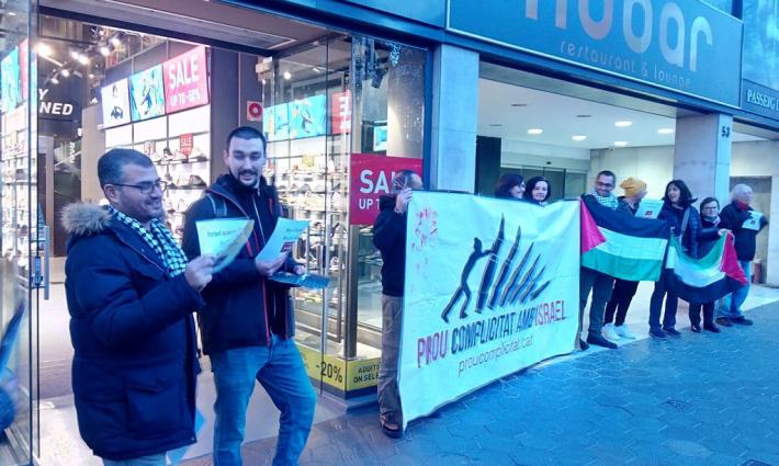 وقفة احتجاجية أمام مقر شركة بوما في برشلونة