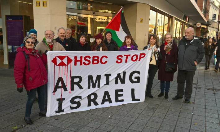 ليفربول.. وقفة احتجاجية أمام بنك HSBC المستثمر في شركات داعمة للاحتلال الإسرائيلي