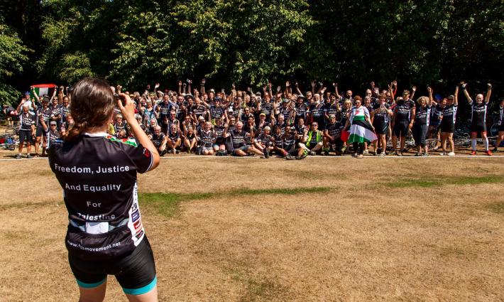 أكثر من 400 درّاج من مدينة مانشستر يتضامنون مع فلسطين