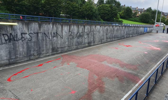 اسكتلندا.. نشطاء يحتجون على استضافة المنتخب الإسرائيلي بـ "لون الدم"