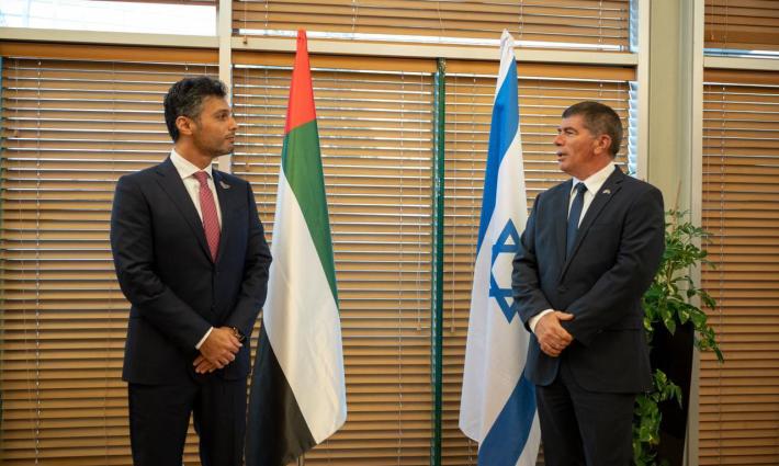 سفير الإمارات لدى الاحتلال يصل تل أبيب ويقدم اعتماده