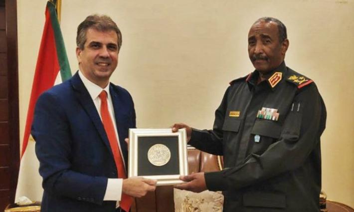 البرهان: كسرت "طوق لاءات" قمة الخرطوم الثلاثية