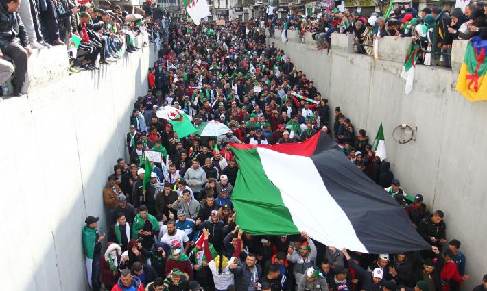 الجزائر: مشروع قانون يمنع الترويج للتطبيع عبر وسائل الإعلام