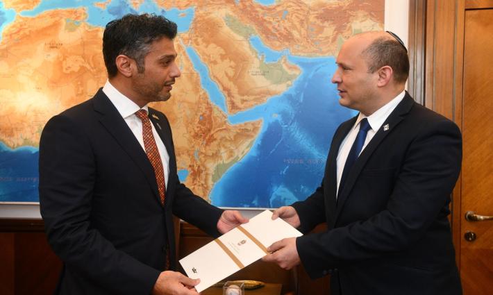 ولي عهد أبو ظبي يدعو رئيس وزراء الاحتلال لزيارة الإمارات