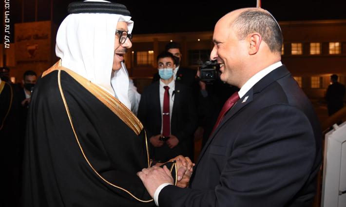 رئيس وزراء الاحتلال يصل البحرين وسيلتقي ولي العهد