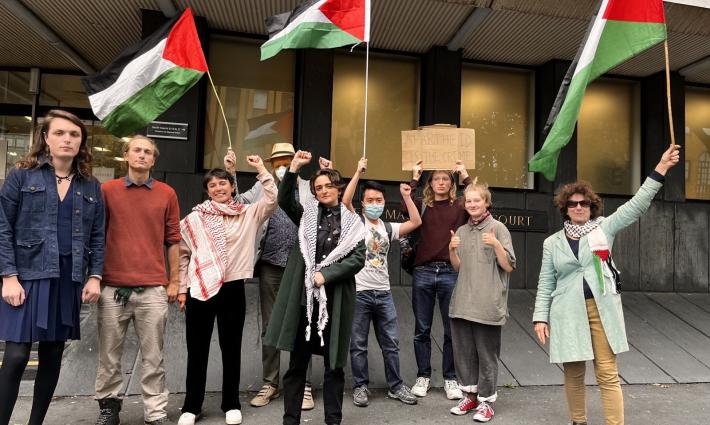 تأجيل محاكمة ثمانية من نشطاء حركة فلسطين في بريطانيا