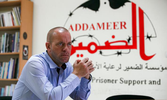 إدانات فلسطينية ودولية لترحيل الناشط صلاح حموري إلى فرنسا