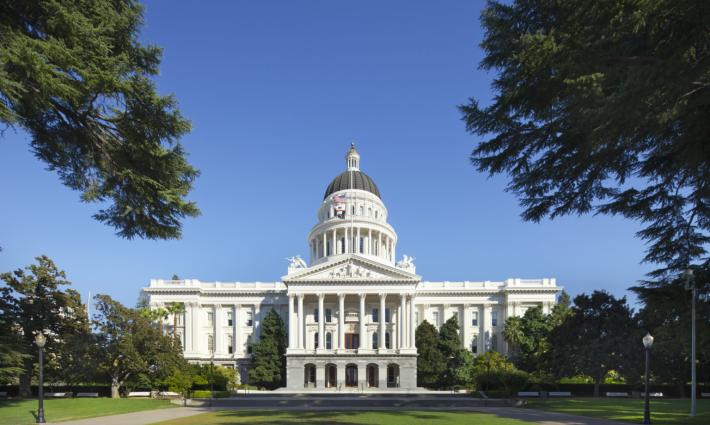 دعوى قضائية تستهدف معلمين في كاليفورنيا بحجة التمييز ضد اليهود