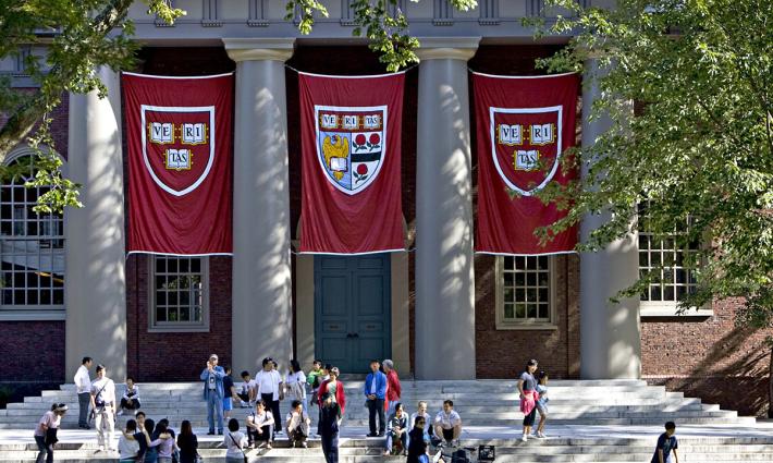 هجوم إسرائيلي على صحيفة هارفارد كريمسون بسبب دعمها للمقاطعة