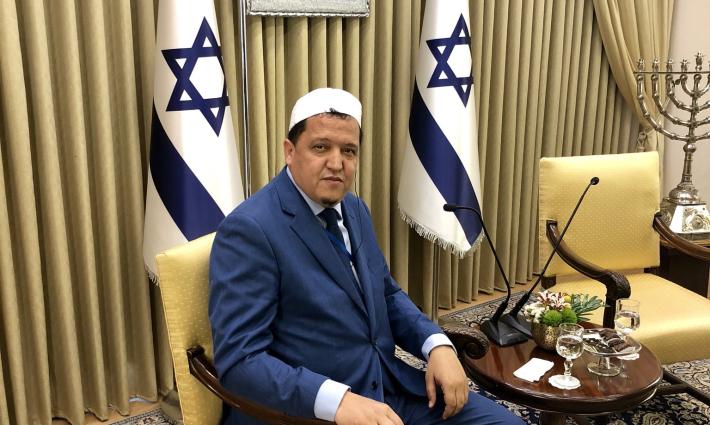 إمام التطبيع يدعو العرب والمسلمين لـ "عناق إسرائيل" ?