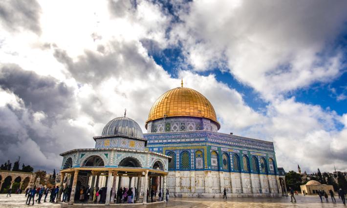 زيارة القدس.. تطبيع أم تحرير؟