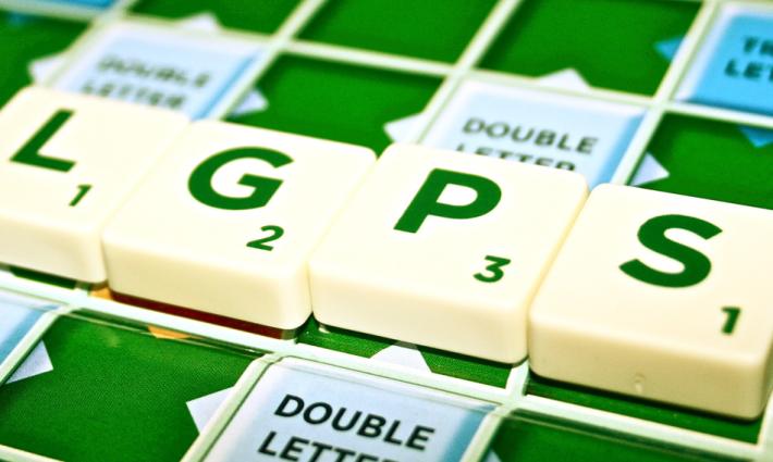 16 صندوقًا يتبع لنظام معاشات الحكومة البريطانية يستثمر بشركات متواطئة مع الاحتلال