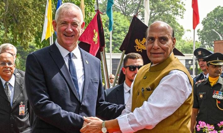 نشطاء هنود: زيارة وزير الجيش الإسرائيلي لنيودلهي "مخزية"