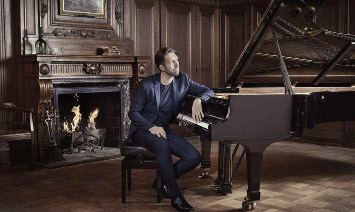 دعوات لعازف بيانو عالمي لإلغاء حفلته في تل أبيب