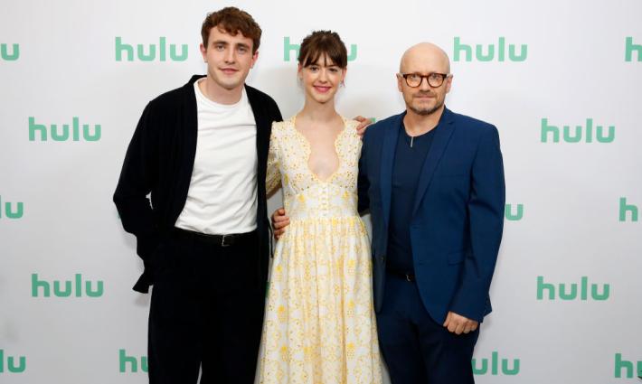 مخرج مرشح للأوسكار يدافع عن كاتبة أيرلندية تدعم المقاطعة