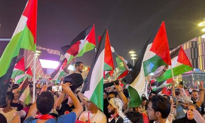 النشرة - الغارديان تشيد بحضور فلسطين في المونديال.. والاحتلال يحرّض على الجماهير العربية