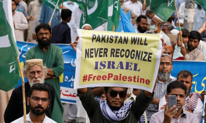حديث متزايد في باكستان حول احتمالية التطبيع غير المشروط مع "إسرائيل"