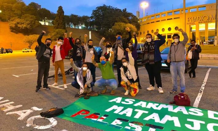 أرجنتينيون يصطفون أمام سفارة فلسطين لطلب الجنسية في خطوة تضامنية