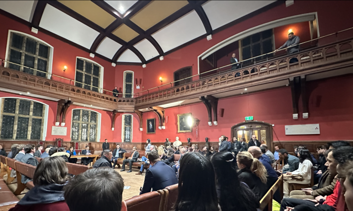 طلبة "أكسفورد" يستنكرون استضافة سفيرة الاحتلال في ندوة تطبيعية ?