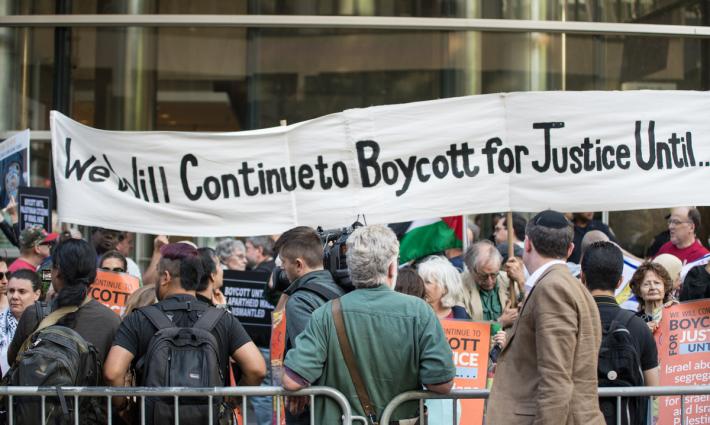 تشيلي.. رفض تجريم البرلمان التشيكي لحركة المقاطعة