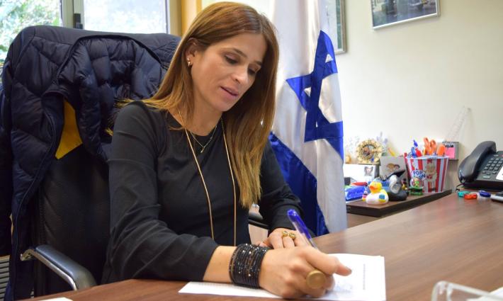 شباب قطر ضد التطبيع يدينون مشاركة سياسية إسرائيلية في مؤتمر بالدوحة