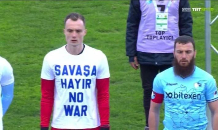 لاعب تركي يرفض التضامن مع أوكرانيا احتجاجًا على ازدواجية المعايير