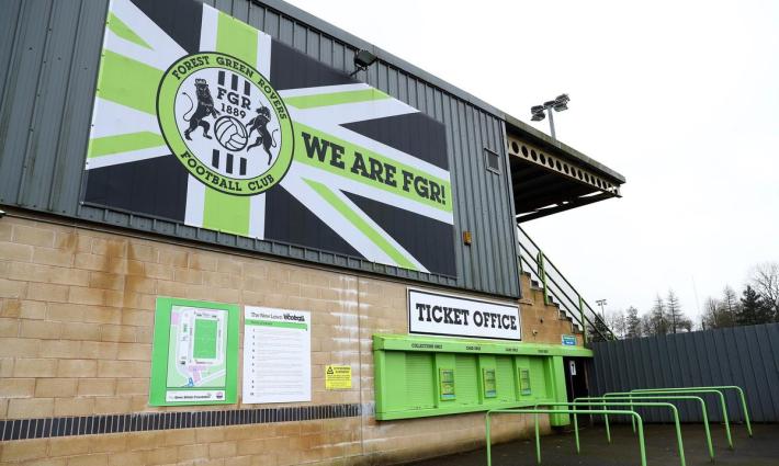 نادي فورست جرين روفرز يتضامن مجددًا مع فلسطين