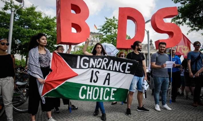 تحريض ضد حركة المقاطعة والأنشطة الطلابية في الجامعات الأميركية ?