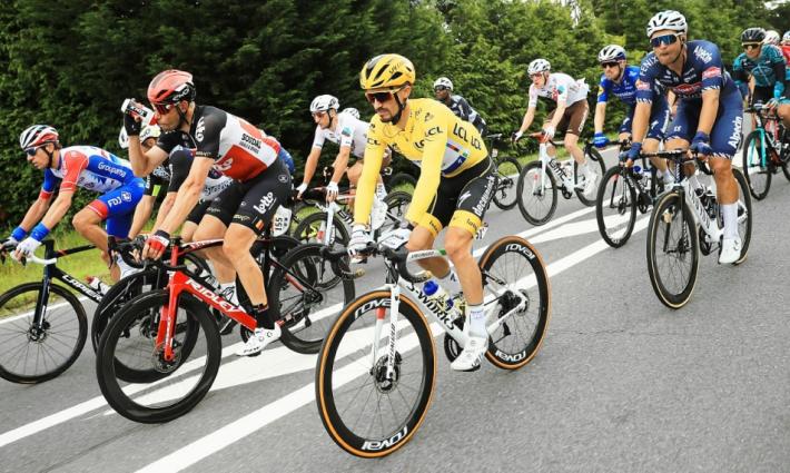 حركة المقاطعة في فرنسا تدين مشاركة فريق إسرائيلي في سباق للدراجات