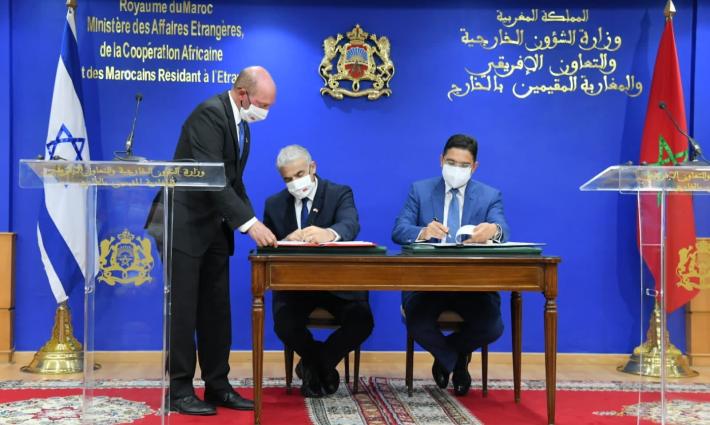 المغرب والاحتلال يوقعان 3 اتفاقيات لتعزيز التعاون الثنائي