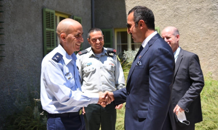 نائب وزير الخارجية البحريني يزور مقر جيش الاحتلال