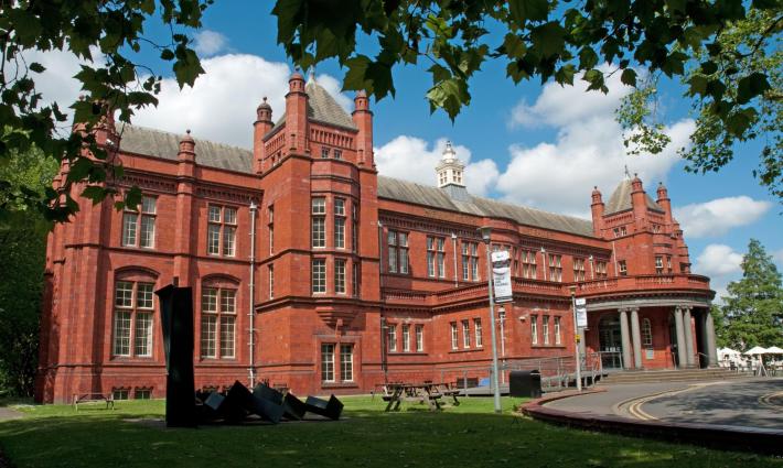 فنانون يطالبون بإغلاق معرض بريطاني شطب بيان للتضامن مع فلسطين