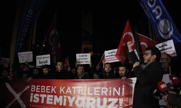 وقفات احتجاجية في تركيا رفضًا لزيارة رئيس كيان الاحتلال