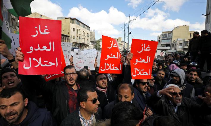 حملة أردنية تدين تحويل مجلس النواب مشروع منع استيراد الغاز إلى حكومة الرزاز