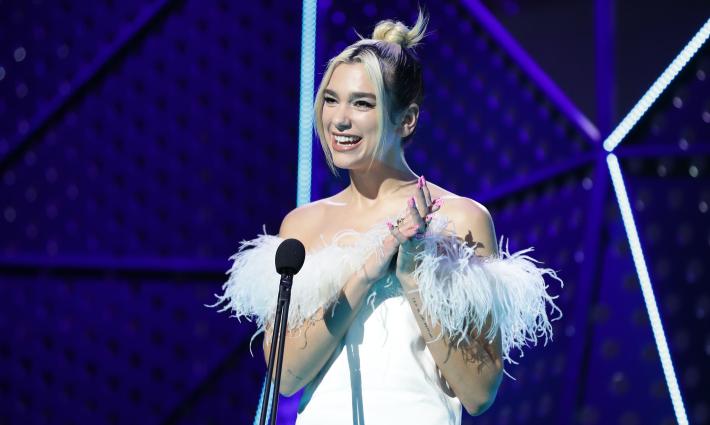 فنانة بريطانية تتعرض لحملة هجوم بسبب انتقادها جيش الاحتلال الإسرائيلي