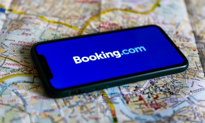 موقع بوكينغ يتراجع عن تصنيف الرحلات للمستوطنات بأنها "خطرة"