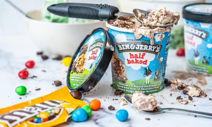 ولايات أمريكية تشن حربًا على “بن آند جيري” لصالح الاحتلال