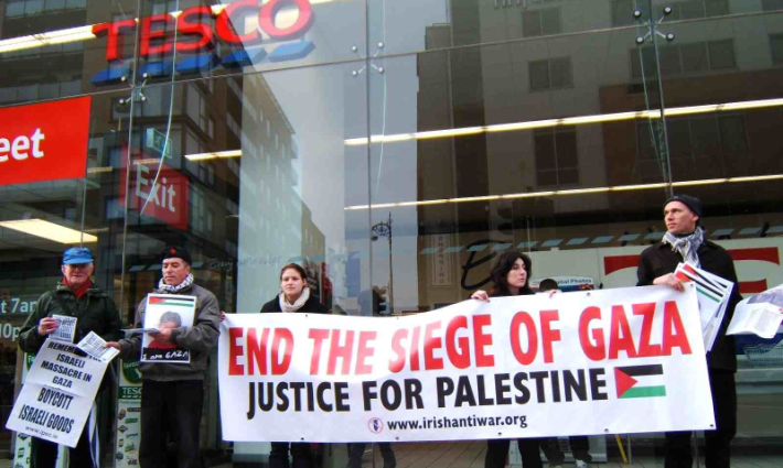 حملة أيرلندية تجدد دعوتها إلى مقاطعة المنتجات الإسرائيلية في متاجر "تيسكو"