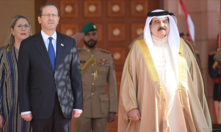 البحرين تبدي استعدادها للعمل مع حكومة نتنياهو خلال زيارة هرتسوغ