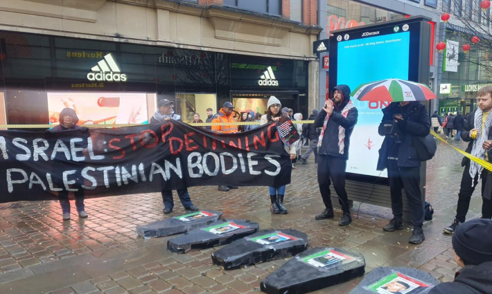 تظاهرة في مانشستر رفضًا لاحتجاز الاحتلال لجثامين الشهداء الفلسطينيين ✊?