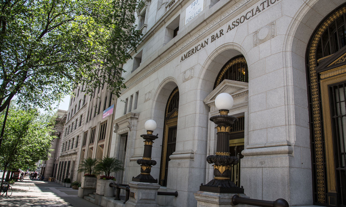 نقابة المحامين الأمريكية تصوت غدًا على قرار يدين معاداة السامية ?