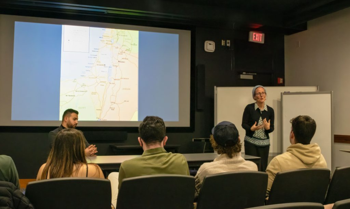 نشطاء يقاطعون "نقاشًا" تطبيعيًا في جامعة تافتس الأميركية ✊?