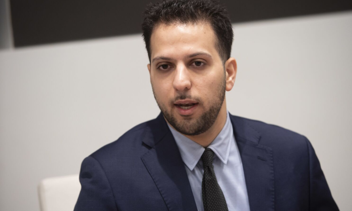 أول فلسطيني يؤدي اليمين الدستورية بعد فوزه بمقعد في إلينوي ✊?