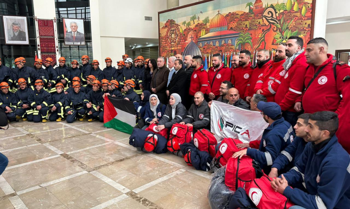 مساهمات فلسطينية في جهود الإنقاذ والإغاثة لضحايا الزلزال ??