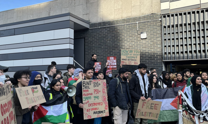 فعاليات  طلابية واسعة في بريطانيا ضد أحد أبواق الدعاية الصهيونية ✊?