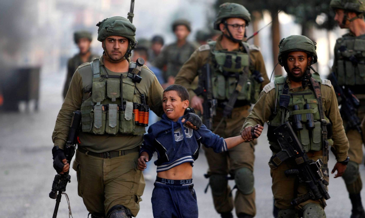 أكثر من 100 قاصر فلسطيني اعتقلوا بمداهمات ليلية خلال 2022 ?