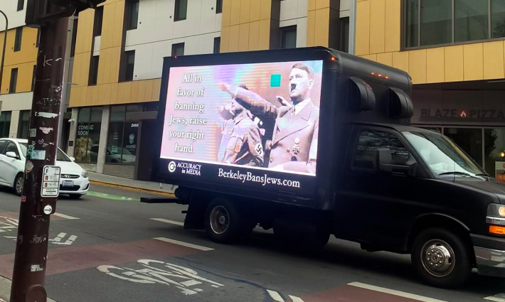 حملة تحريض إسرائيلية ضد طلاب كلية "بيركلي" في أماكن سكنهم ?