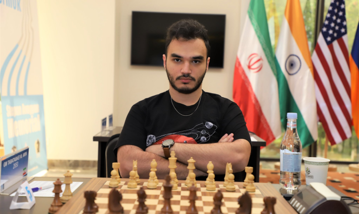 لاعب شطرنج إيراني ينسحب من بطولة رفضًا للتطبيع