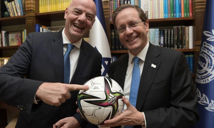 بلفاست.. إدانة محاولة رئيس "الفيفا" تبييض جرائم الاحتلال